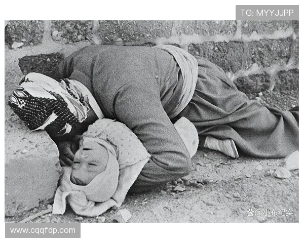 伊朗球员赛前怀念轰炸遇难少年